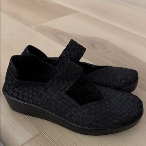 Women’s Black Bernie Mev. Woven Mary Jane Comfort Shoes Size 5.5